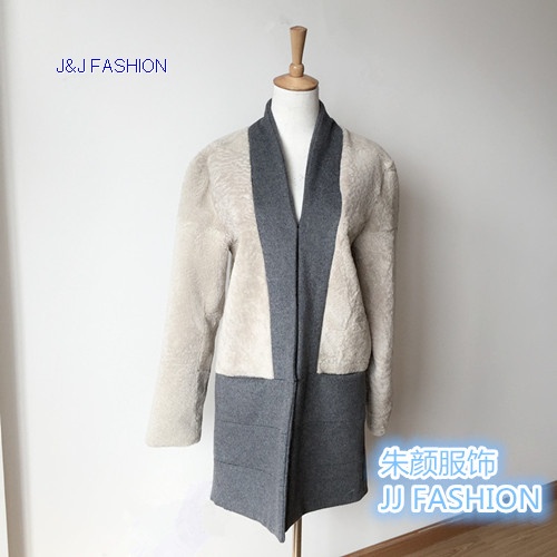 LADY'S  COAT  IN DOUBLE FACE WOOL FABRIC  AND  LAMB