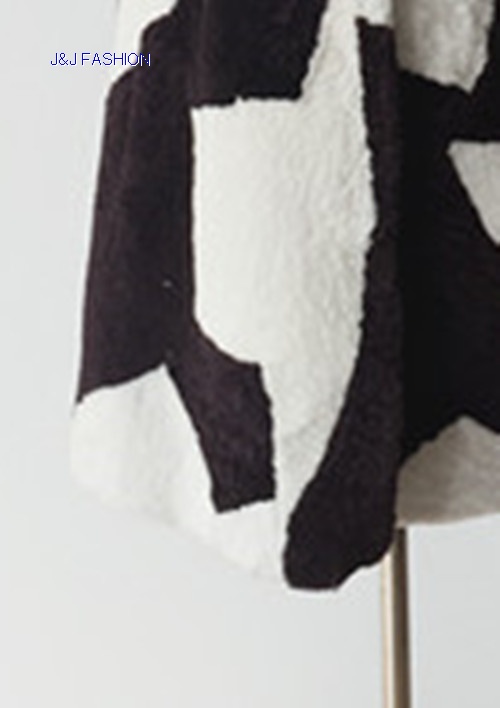 lady‘s long section natural lamb fur black and white combination coat