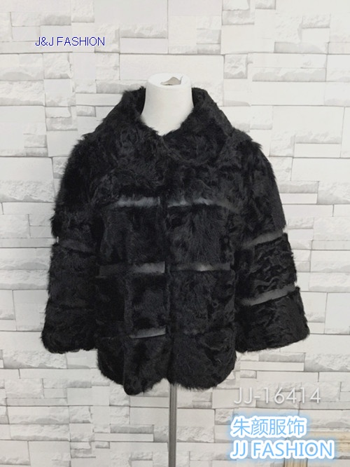 LADY'S   COAT IN  LAMB