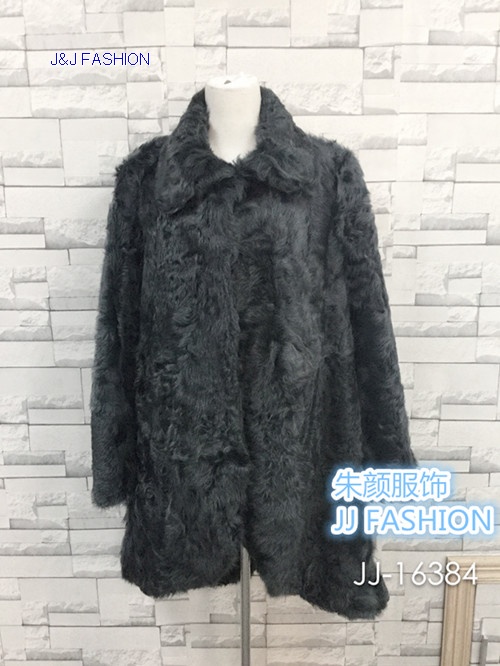 LADY'S   COAT IN  LAMB