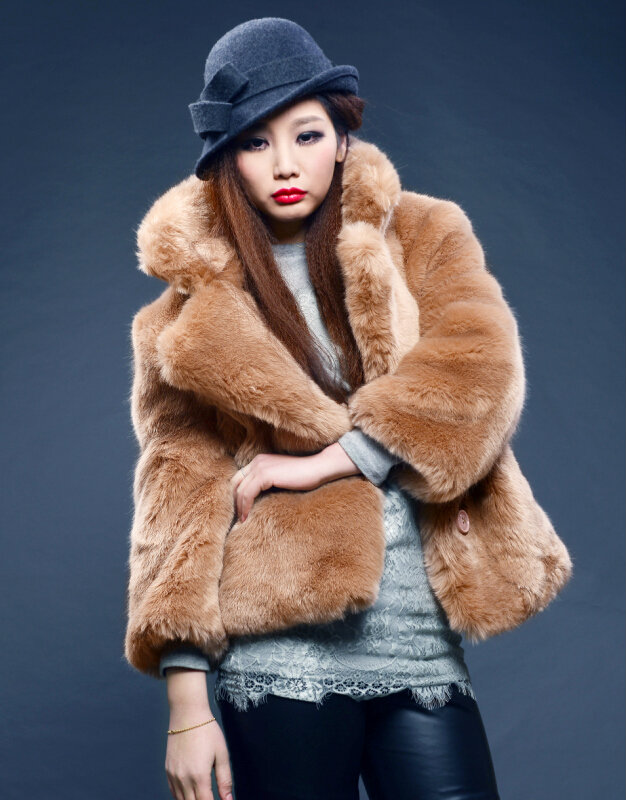 LADY'S  COAT IN FAKE FOX FUR