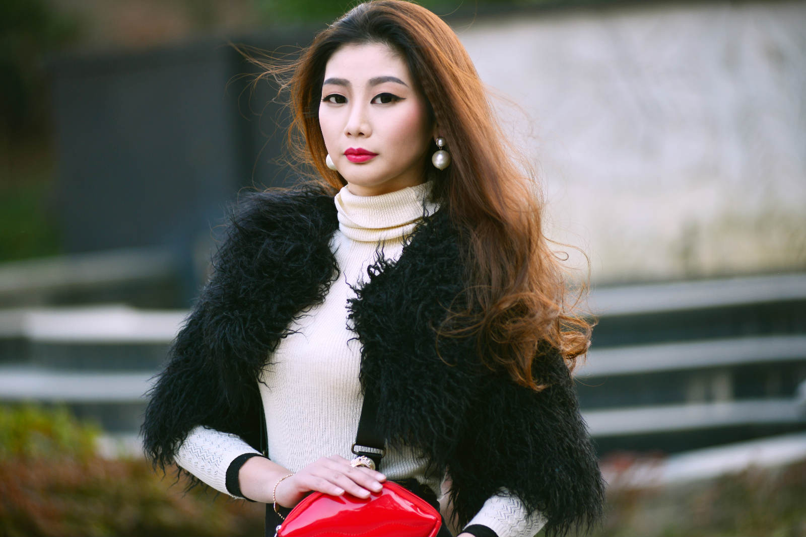 LADY'S  SHORT JACKET IN FAKE TIBET FUR