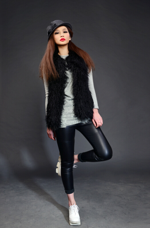LADY'S  LONG VEST IN FAKE TIBET FUR